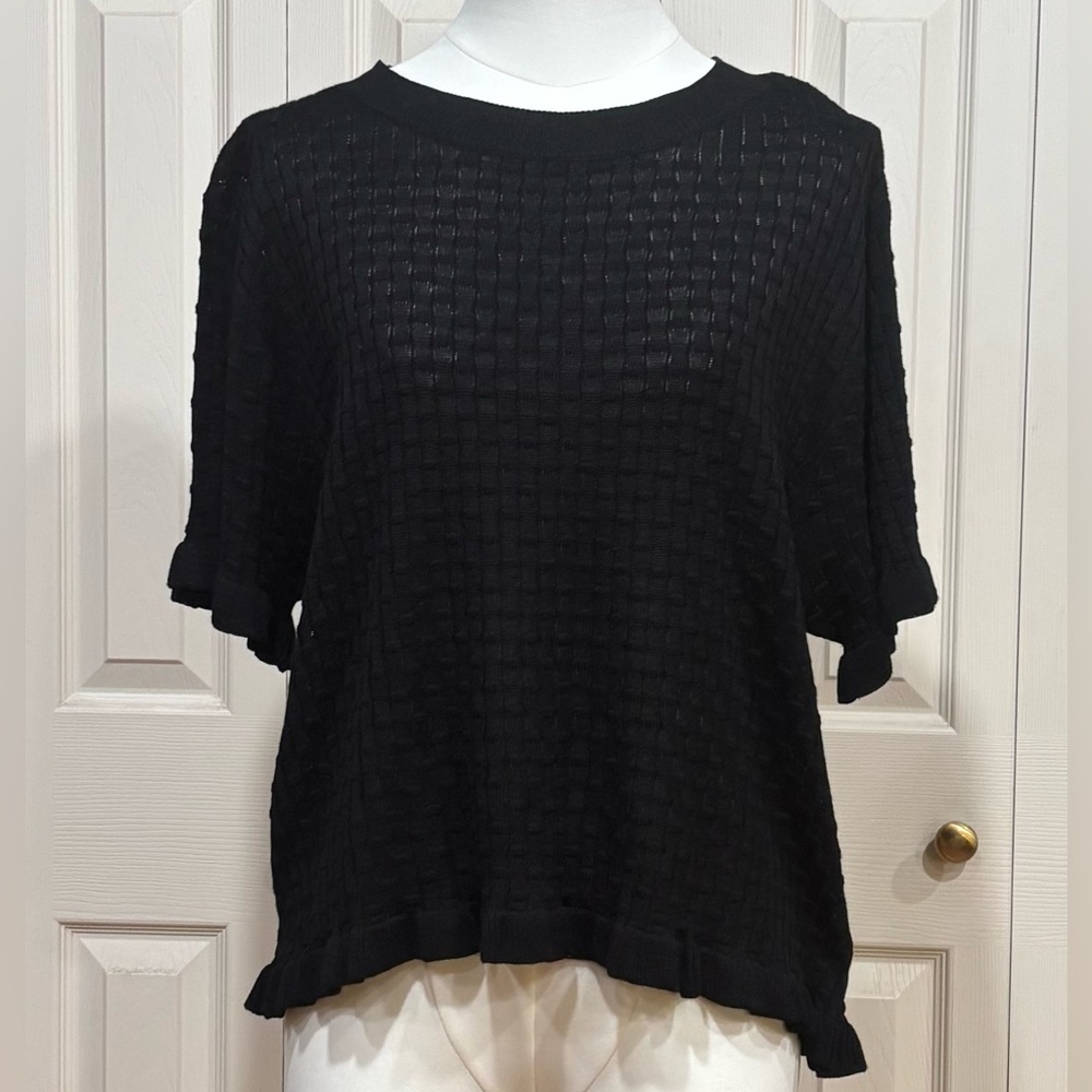 🎩 Max Studio London Black Short-Sleeve Textured Knit Top, monochrome basketweave